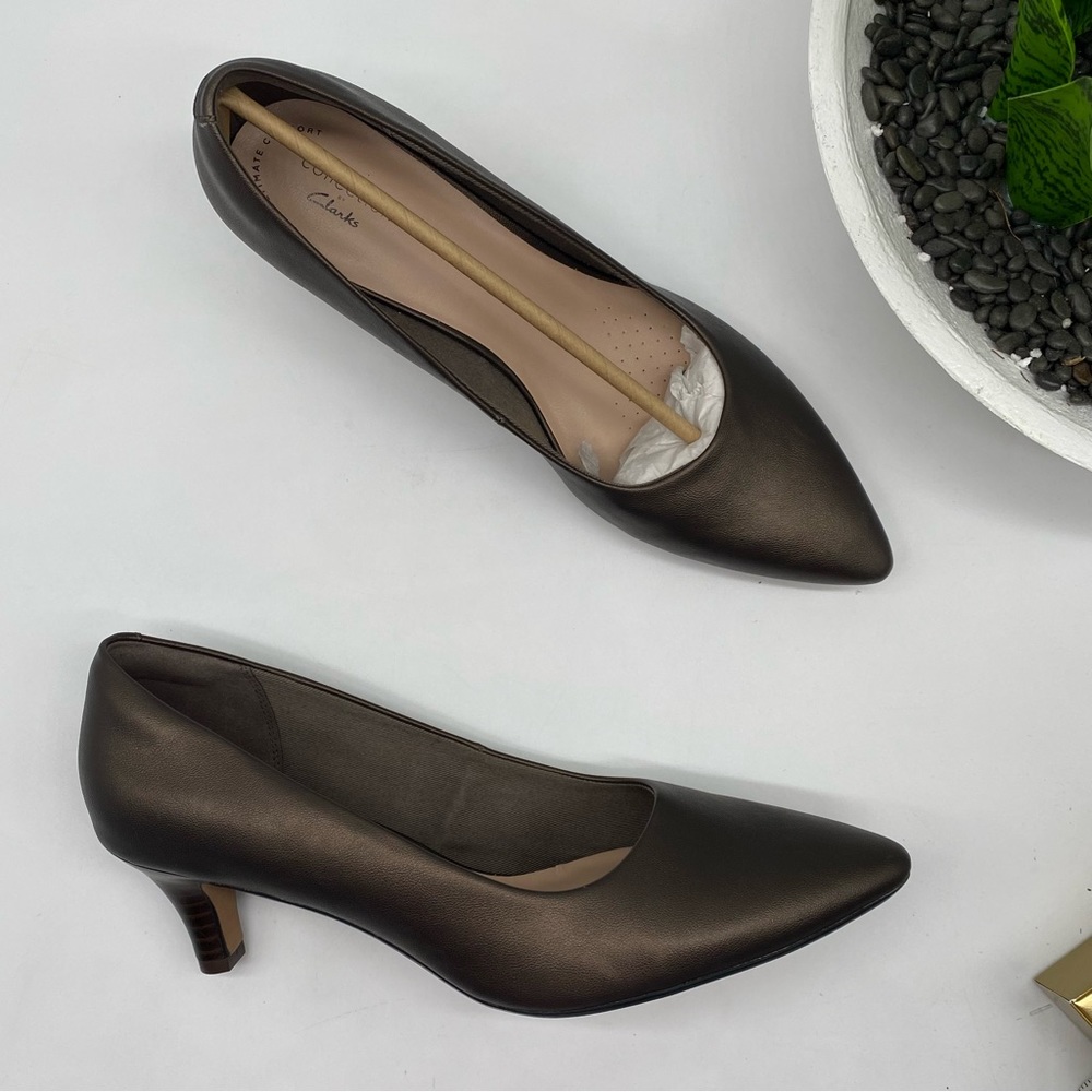 CLARKS Women's Collection Linvale Jerica Pump Shoes In faux leather size 11M
